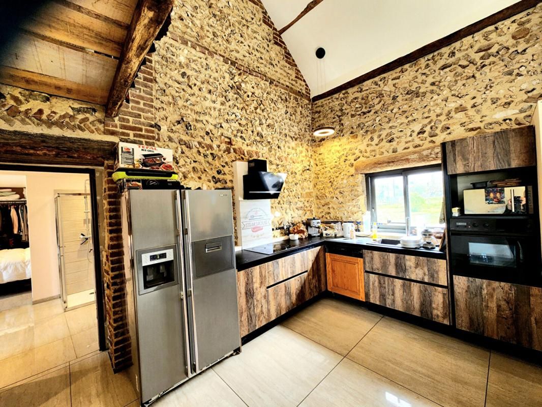 LONGCHAMPS Exclusivité - Longchamps proche Etrépagny - Belle grange restaurée de 124 m2 - 3 chambres - sur 1.145 m2 - Environnement calme - Prix : 206.500 4