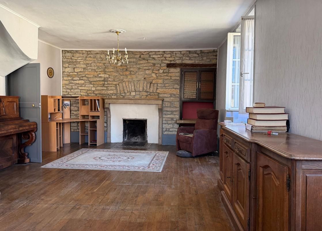 BLAISY-BAS Maison ancienne 6 pièces 127 m² avec courrette de 30 m2 devant 2