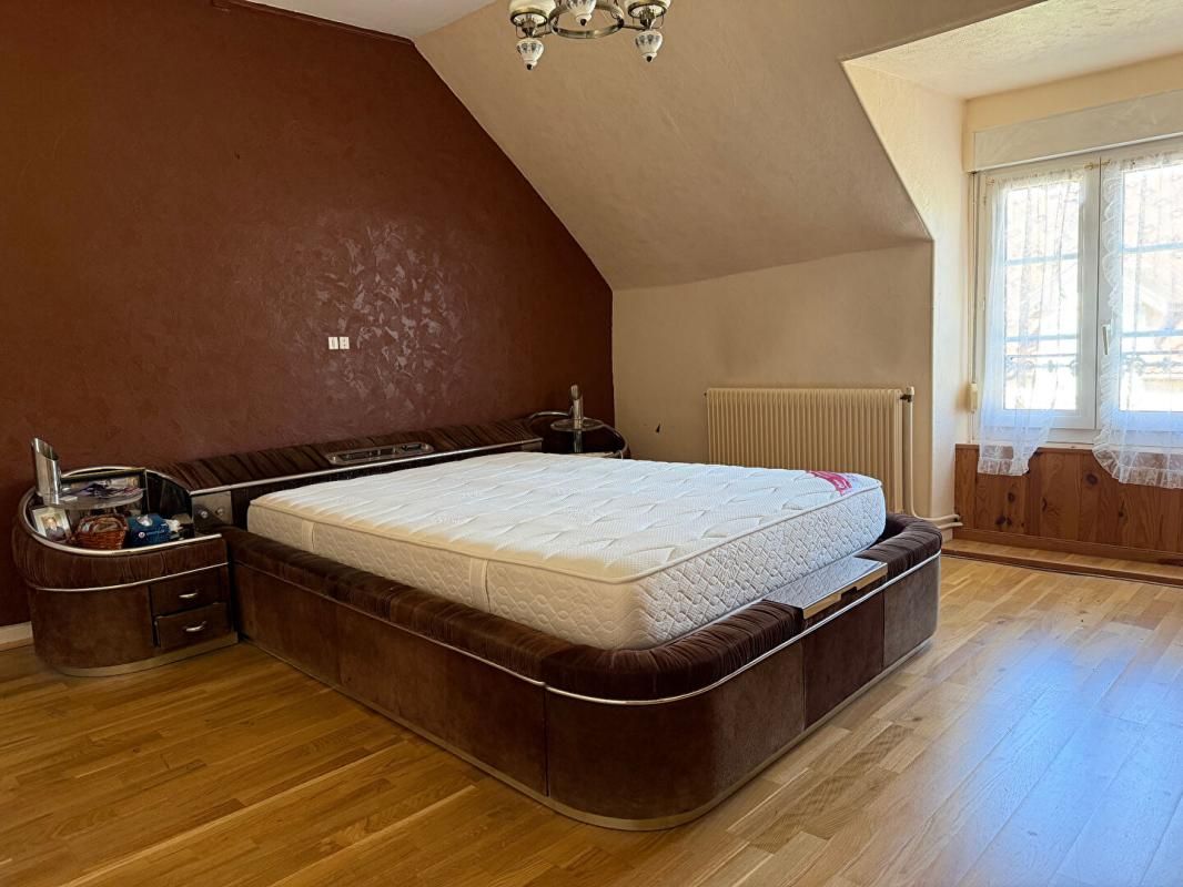 BLAISY-BAS Maison ancienne 6 pièces 127 m² avec courrette de 30 m2 devant 4