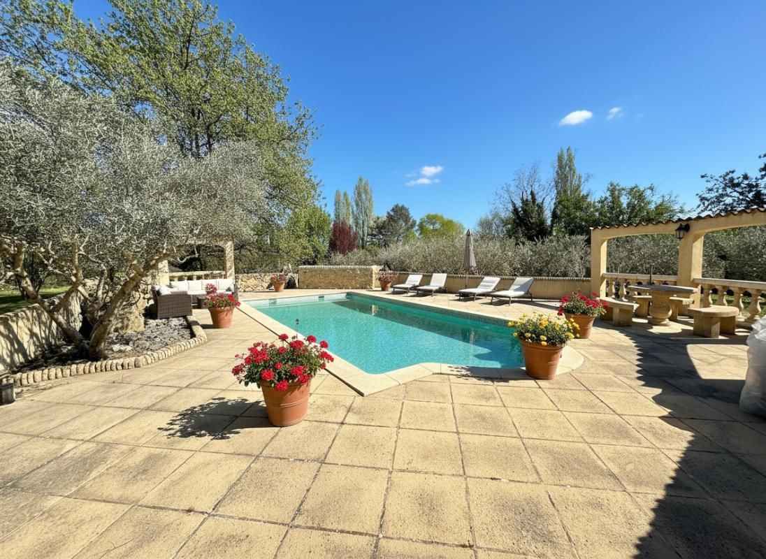 LAURIS Villa Provençale avec Piscine, Calme Absolu et Aucun Vis-à-Vis  Exclusivité Lauris 2