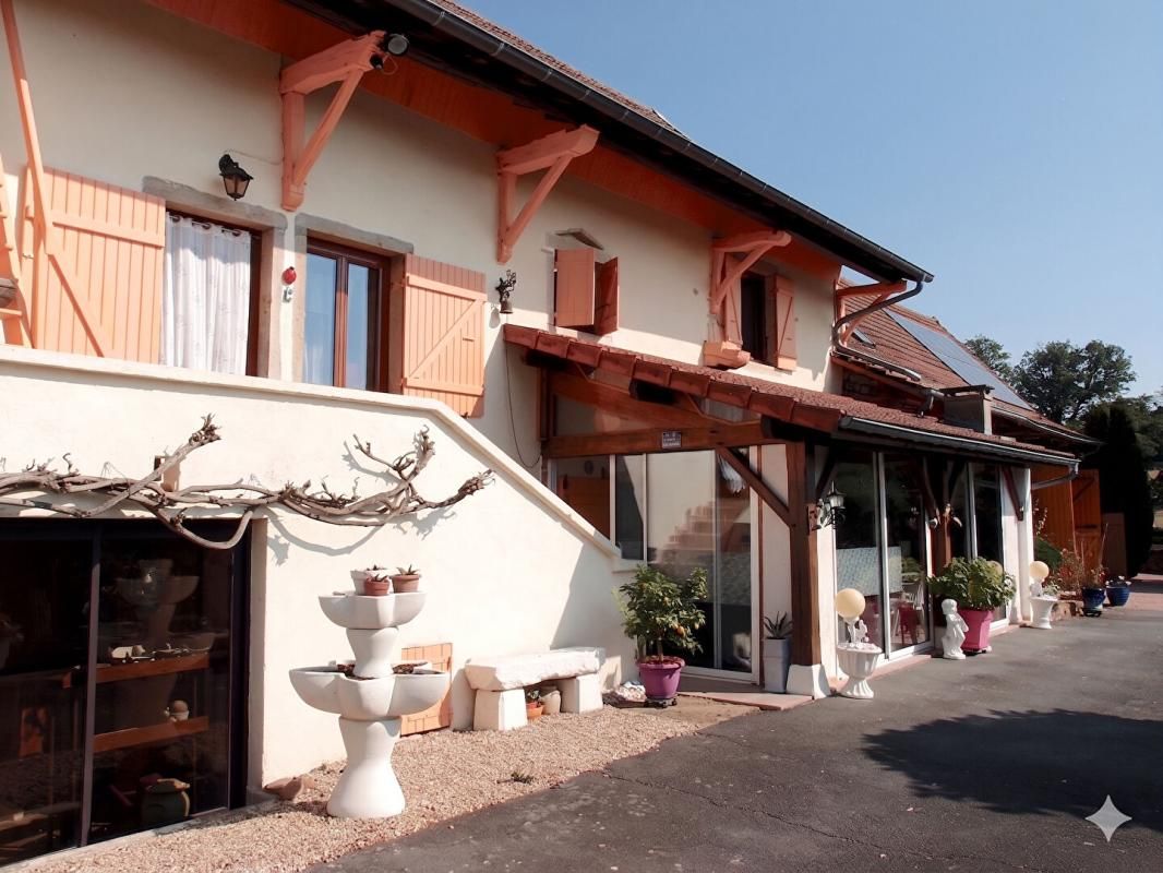 TRIVY Longère au calme sans vis-à-vis avec dépendances et revenus photovoltaïques 2