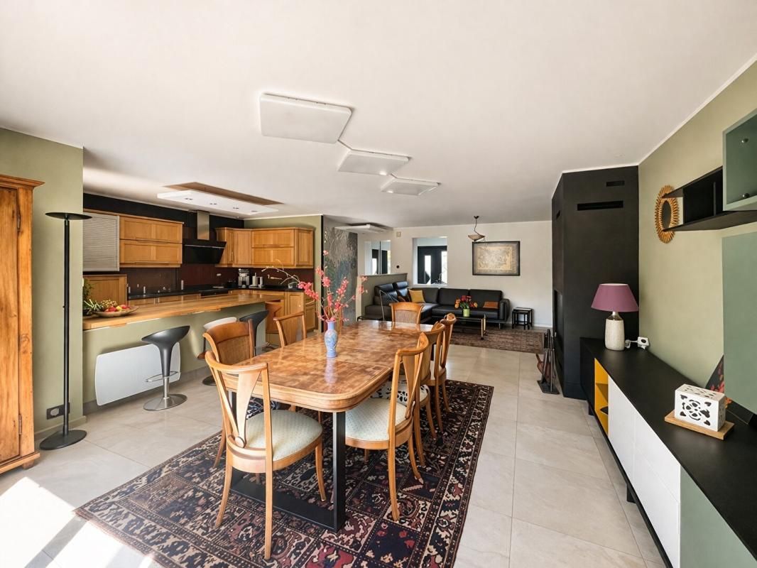 SAINT-GENIS-POUILLY Maison Saint-genis-pouilly 4 pièces 115 m2 3