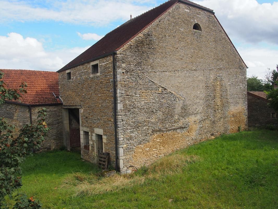 PICHANGES Maison grange Pichanges 7 pièce(s) 220 m2 1