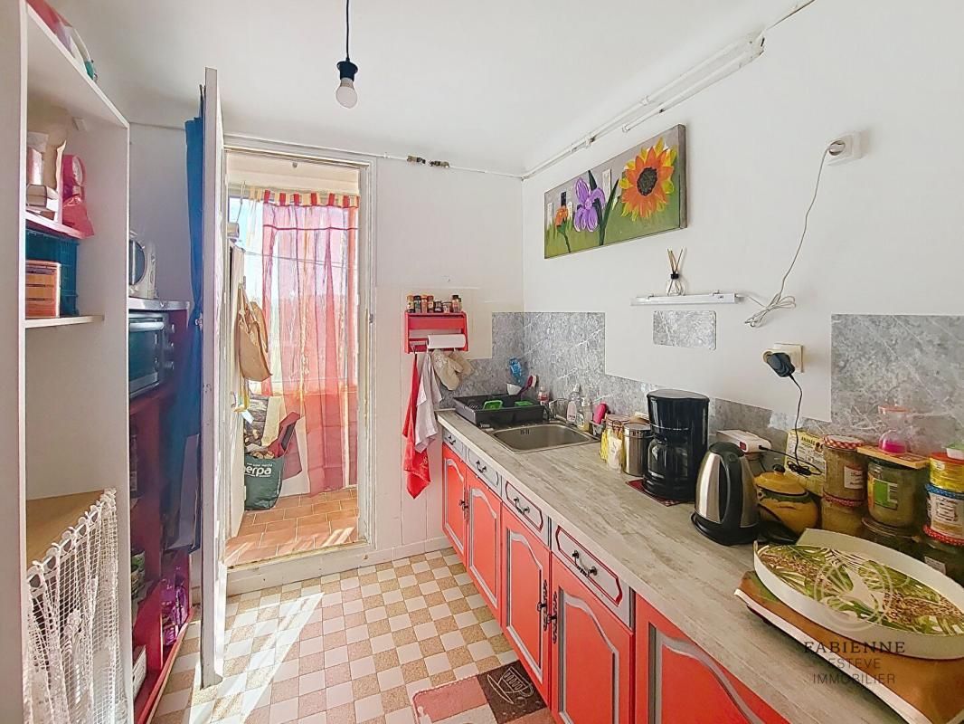 CHATEAURENARD Appartement Châteaurenard 4 pièce(s) 66.32m2 2 chambres cave 2