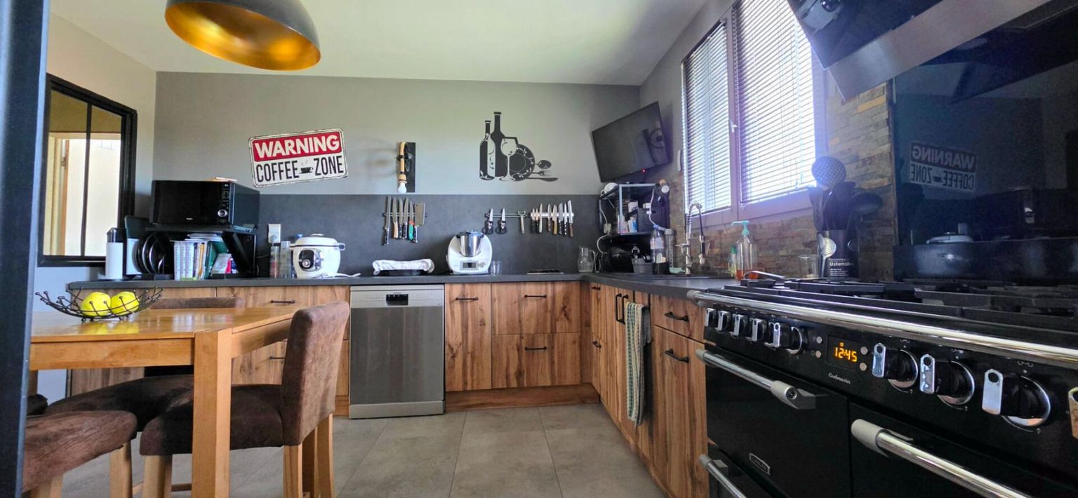 RIBERAC Maison avec sous sol parc et piscine 4