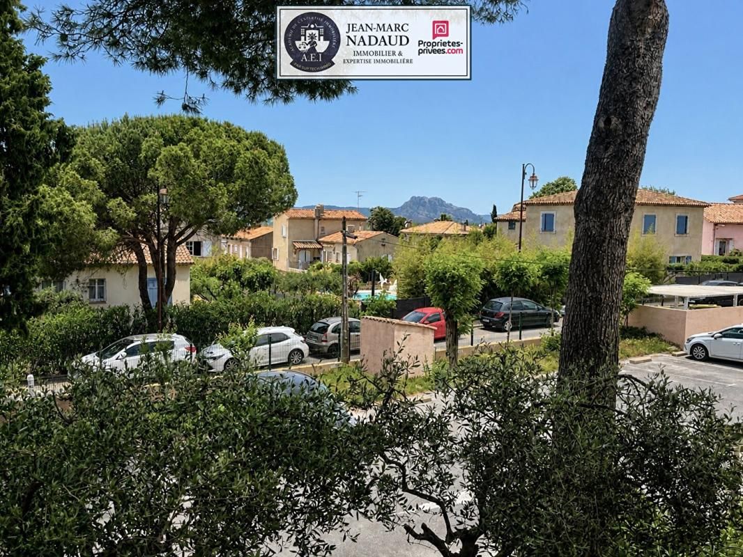 FREJUS 3 PIÈCES ENTIÈREMENT RÉNOVÉ + GARAGE + CAVE  EMPLACEMENT TOUT À PIED' 1