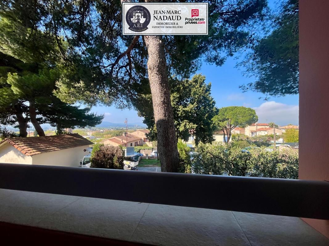 FREJUS 3 PIÈCES ENTIÈREMENT RÉNOVÉ + GARAGE + CAVE  EMPLACEMENT TOUT À PIED' 2