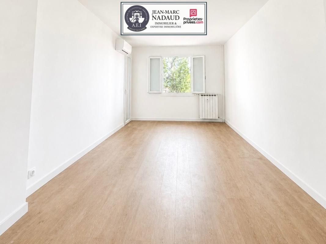 FREJUS 3 PIÈCES ENTIÈREMENT RÉNOVÉ + GARAGE + CAVE  EMPLACEMENT TOUT À PIED' 3
