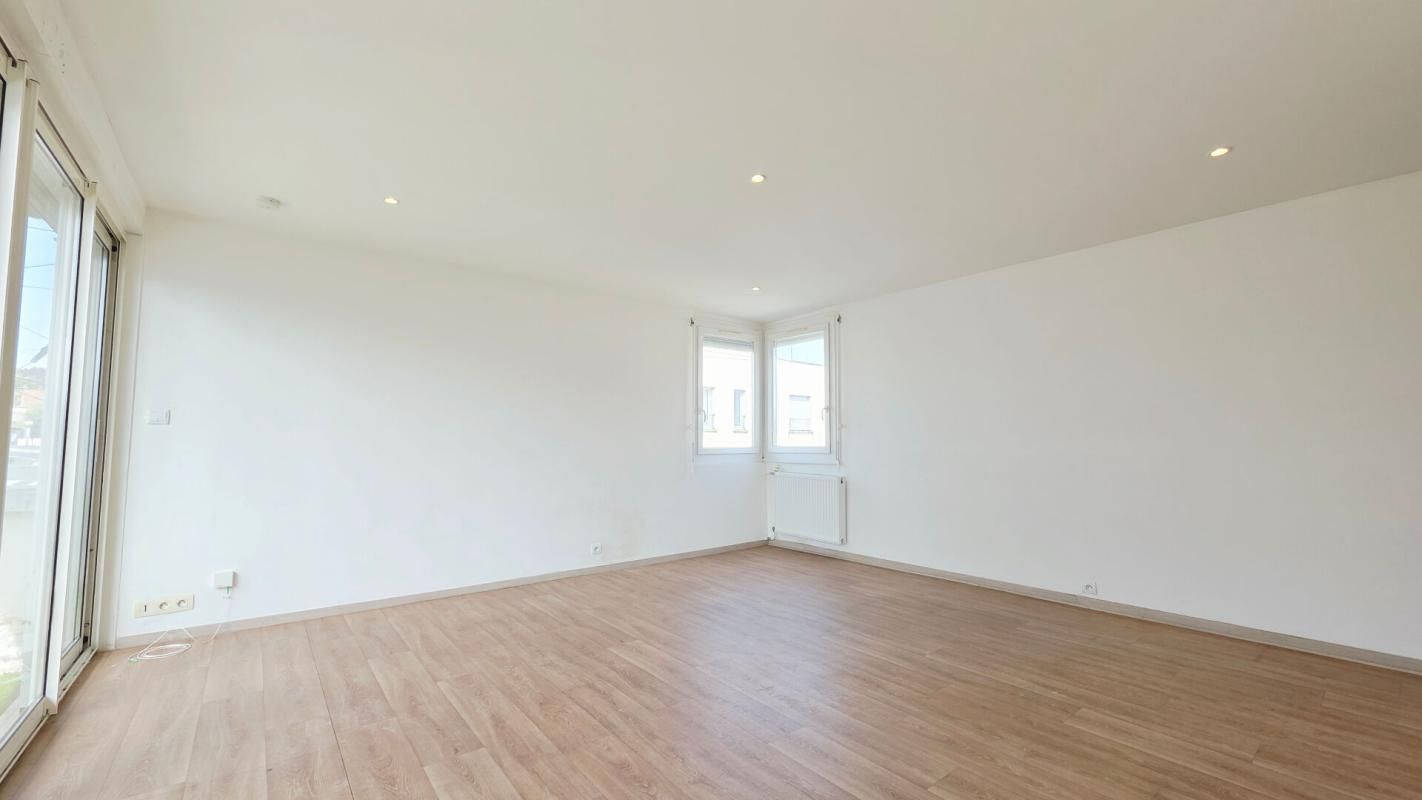 BOURGES BOURGES APPARTEMENT 88M² 3 CHAMBRES BALCON PARKING 3