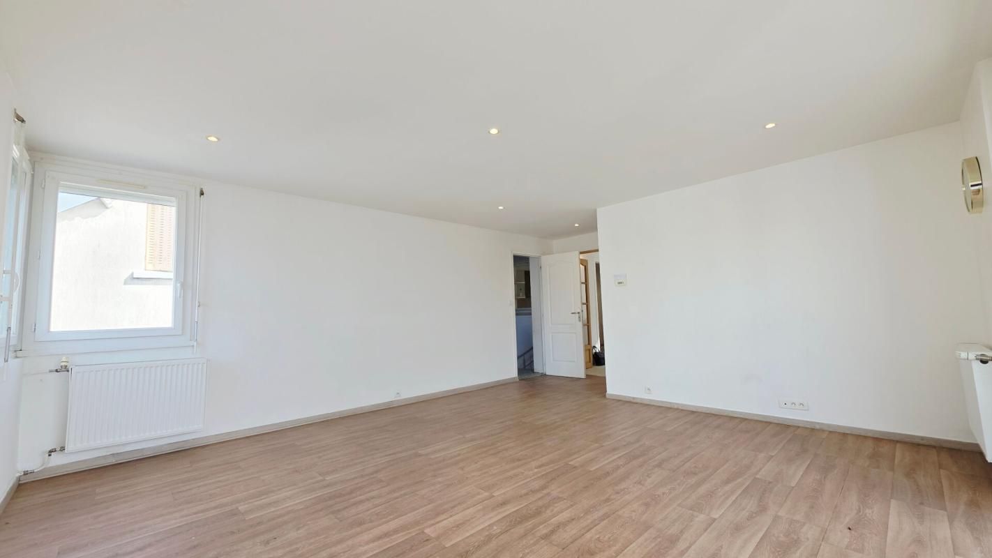BOURGES BOURGES APPARTEMENT 88M² 3 CHAMBRES BALCON PARKING 4