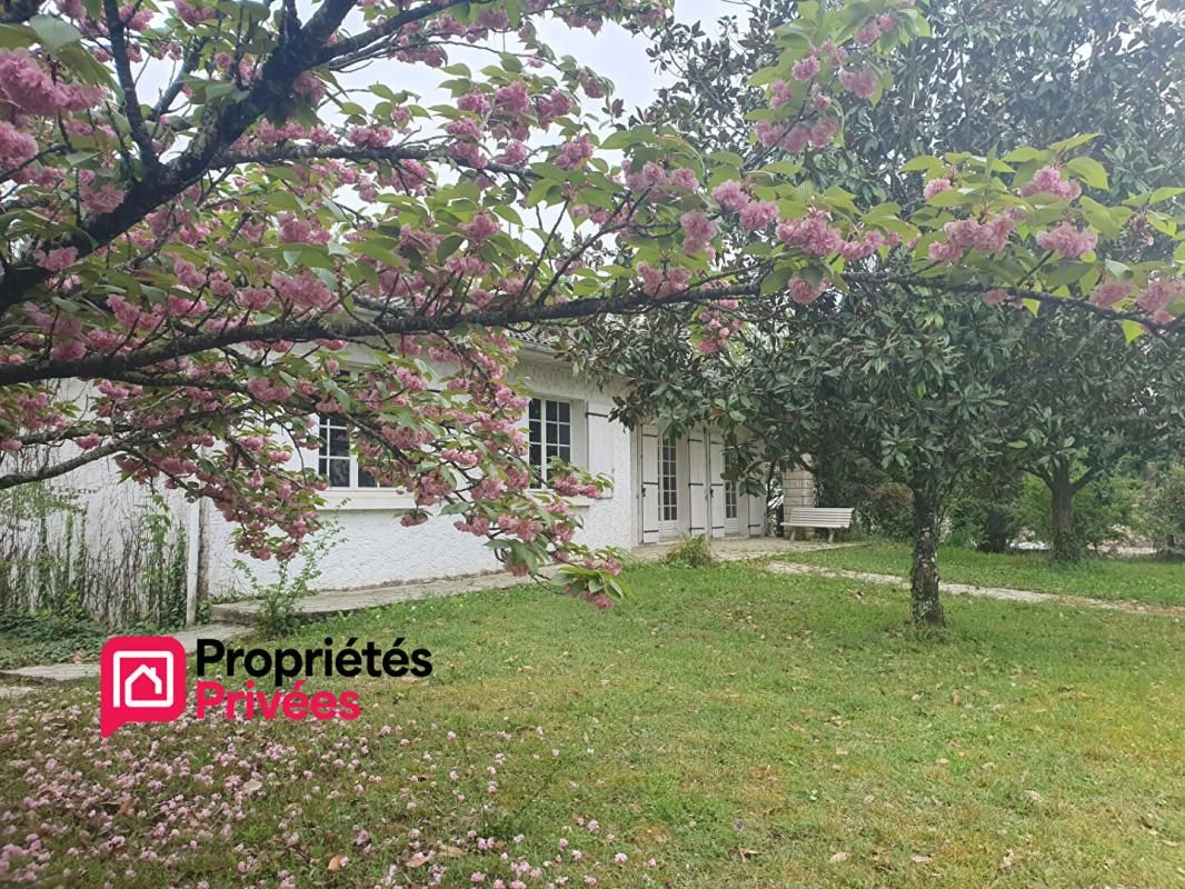 LANGON Maison de plain-pied de 120m² - 3 chambres - Garage - Dépendances - Terrain arboré de 2070m² 1
