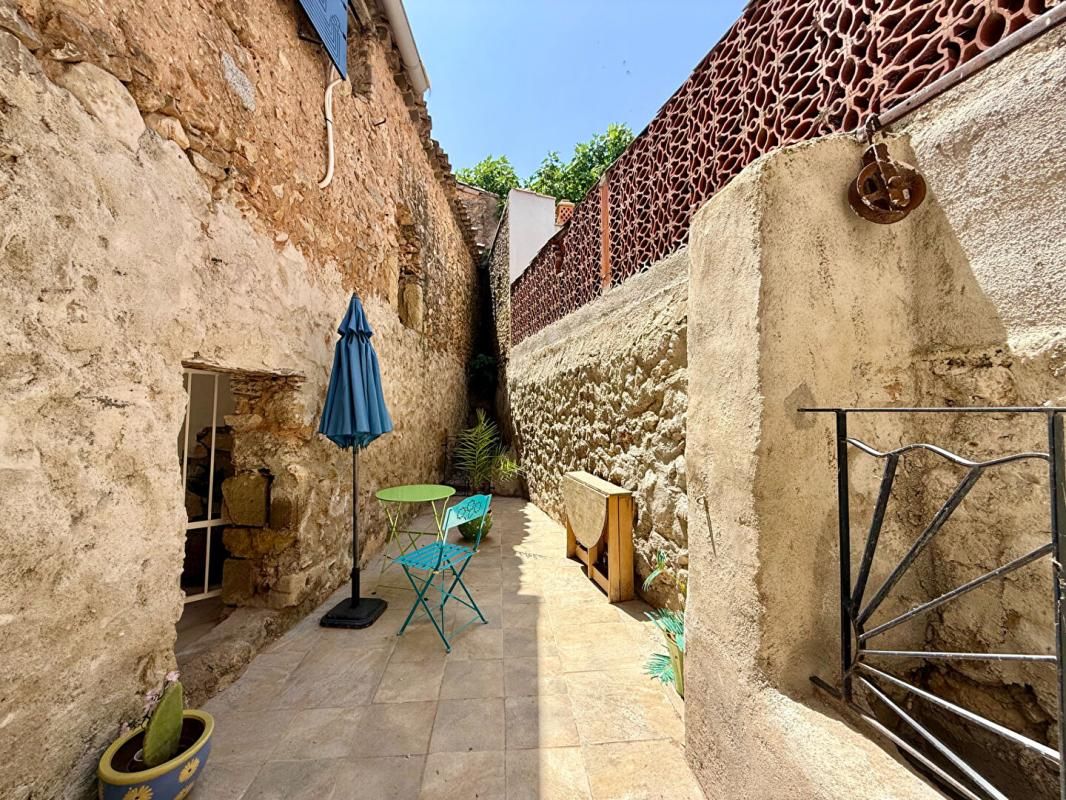 PUISSERGUIER Maison avec appartement, garage et cour à Puisserguier 1