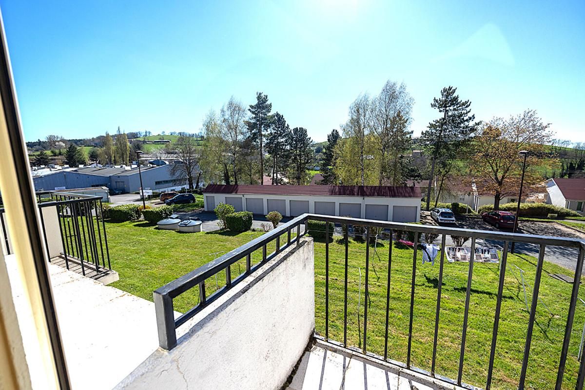 PANISSIERES Appartement T4 avec vue et extérieur commun de 194 m² 1