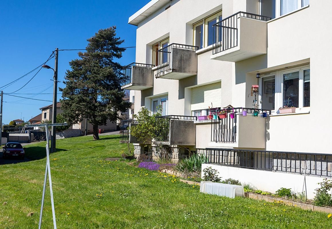 PANISSIERES Appartement T4 avec vue et extérieur commun de 194 m² 2