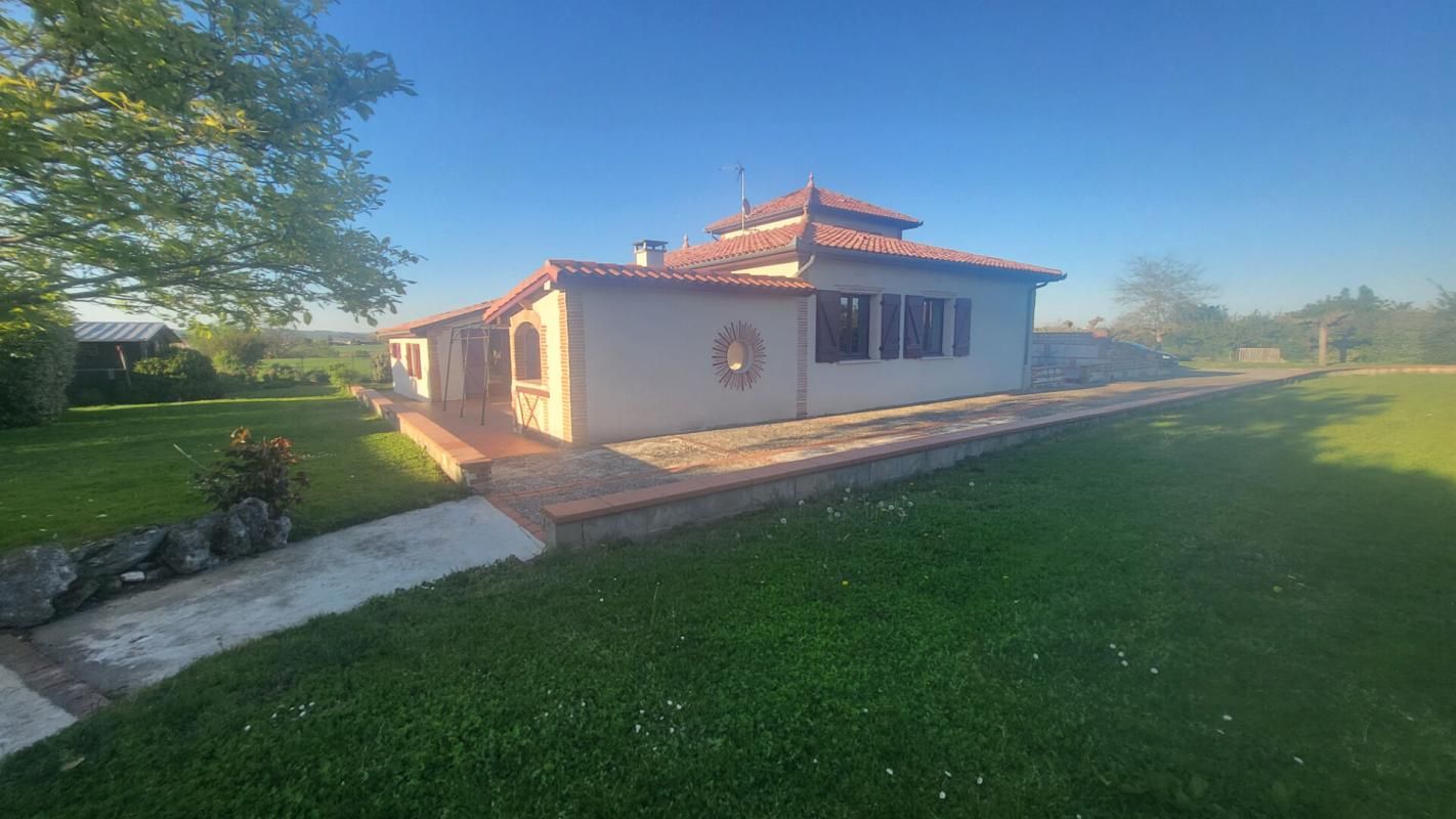 CASTELMAYRAN Maison Castelmayran 10 pièce(s) 255 m2 1