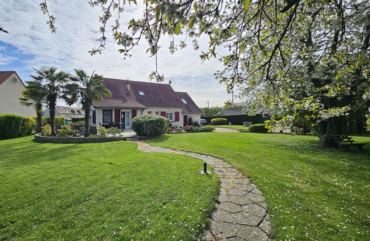 HOUDAN Houdan 1 mn / Maison familiale et lumineuse / 5 chambres 4