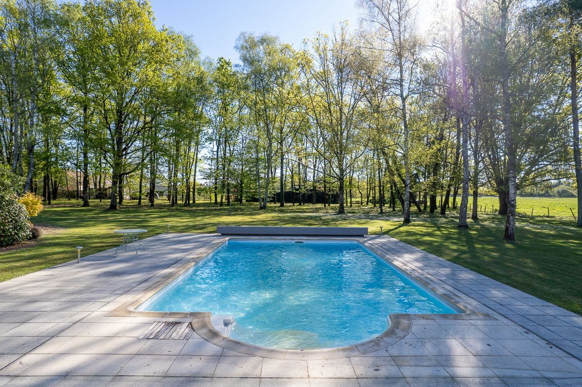 VIERZON Maison Vierzon 245.35 m2 - 9 pièces - 6 chambres - 2