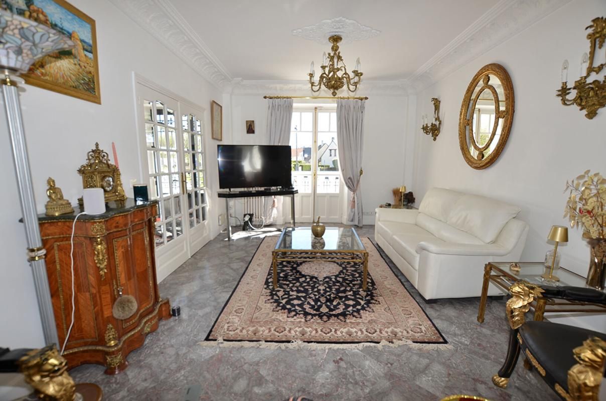 SAINTE-GENEVIEVE-DES-BOIS Maison 8 pièce(s) 205 m² (2 logements séparés) 2