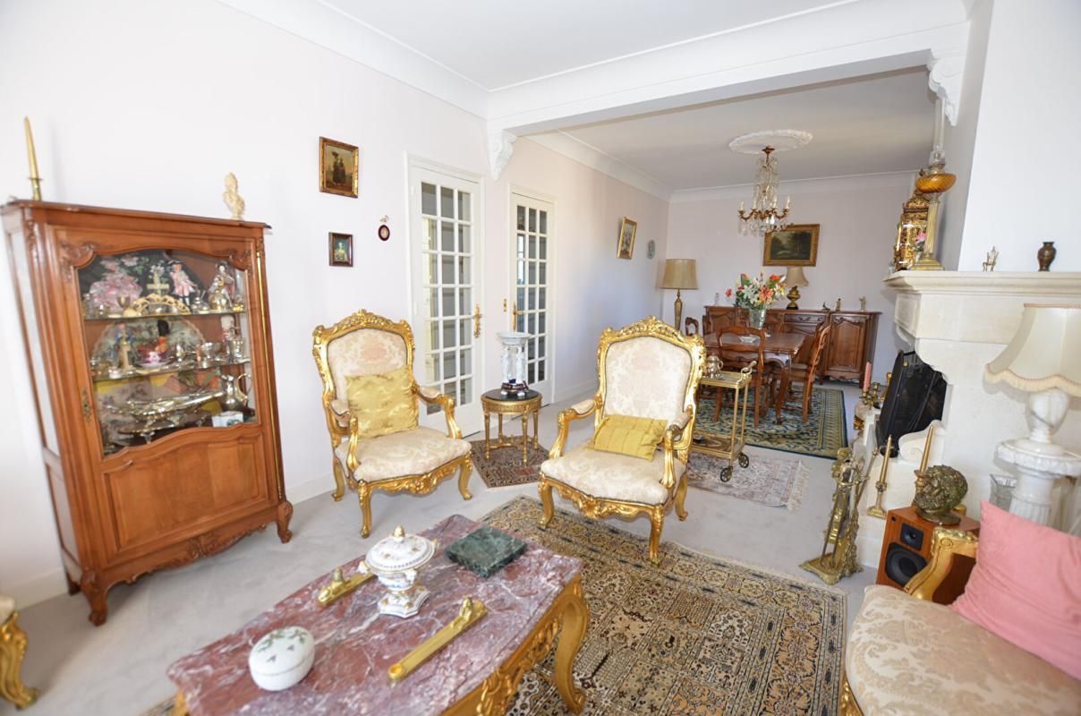 SAINTE-GENEVIEVE-DES-BOIS Maison 8 pièce(s) 205 m² (2 logements séparés) 4