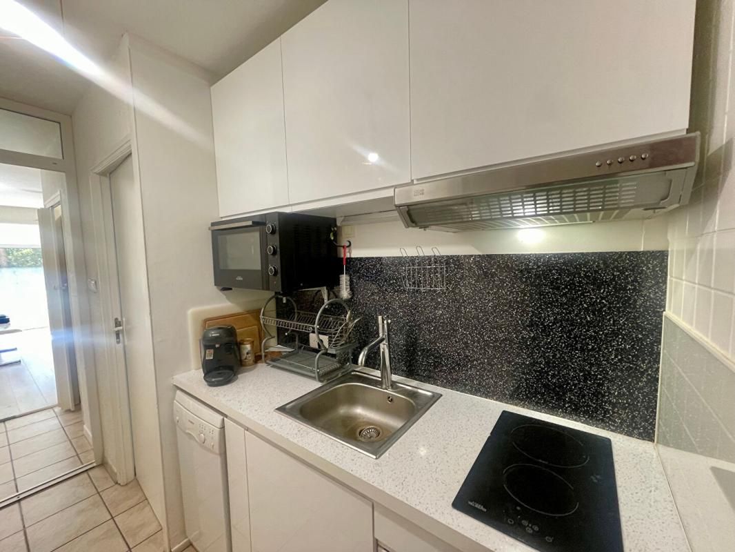 LA SEYNE-SUR-MER A Saisir - Appartement T1 Plage et Parc aux Sablettes - La Seyne-sur-Mer (83500) 2