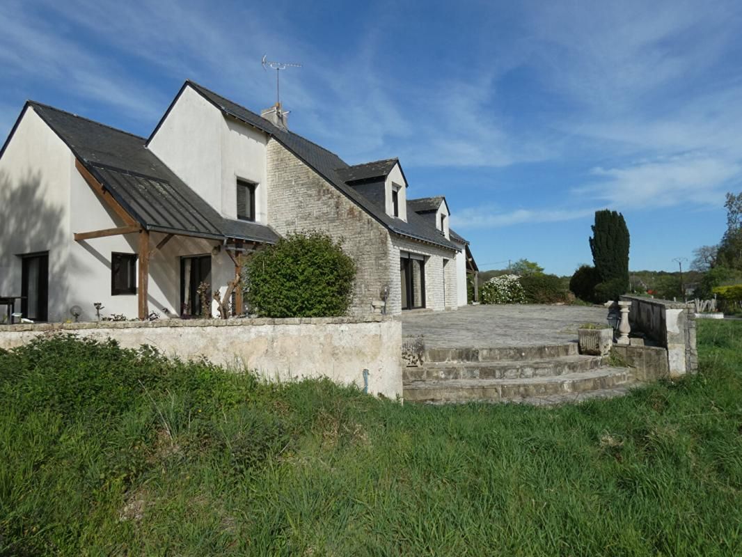 BLAIN Maison  d'architecte de 200m2 - en très bon état - sur près 95 000m2 ! 1