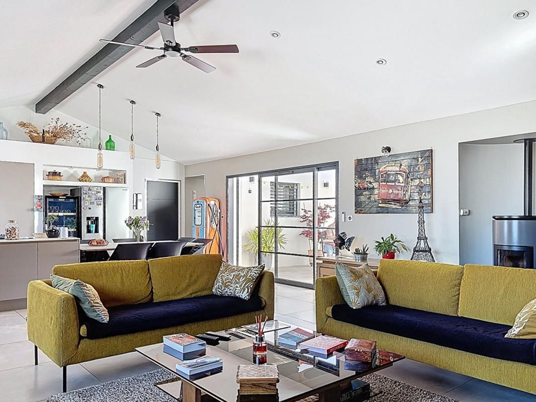 SAINT-SAUVEUR-D'AUNIS Villa contemporaine 155 m² -Prestations haut de gamme - 4 chambres - Piscine 3