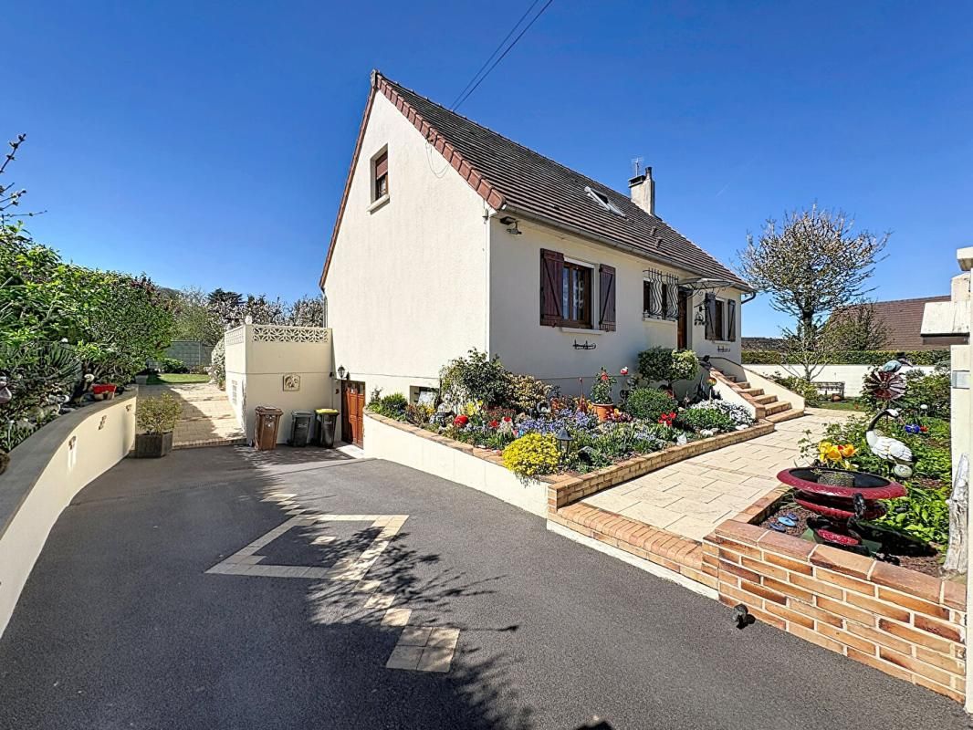 PAVILLON INDEPENDANT - 130M² - 3 CHAMBRES - SOUS SOL TOTAL - DEPENDANCES - JARDIN - 60840 NOINTEL