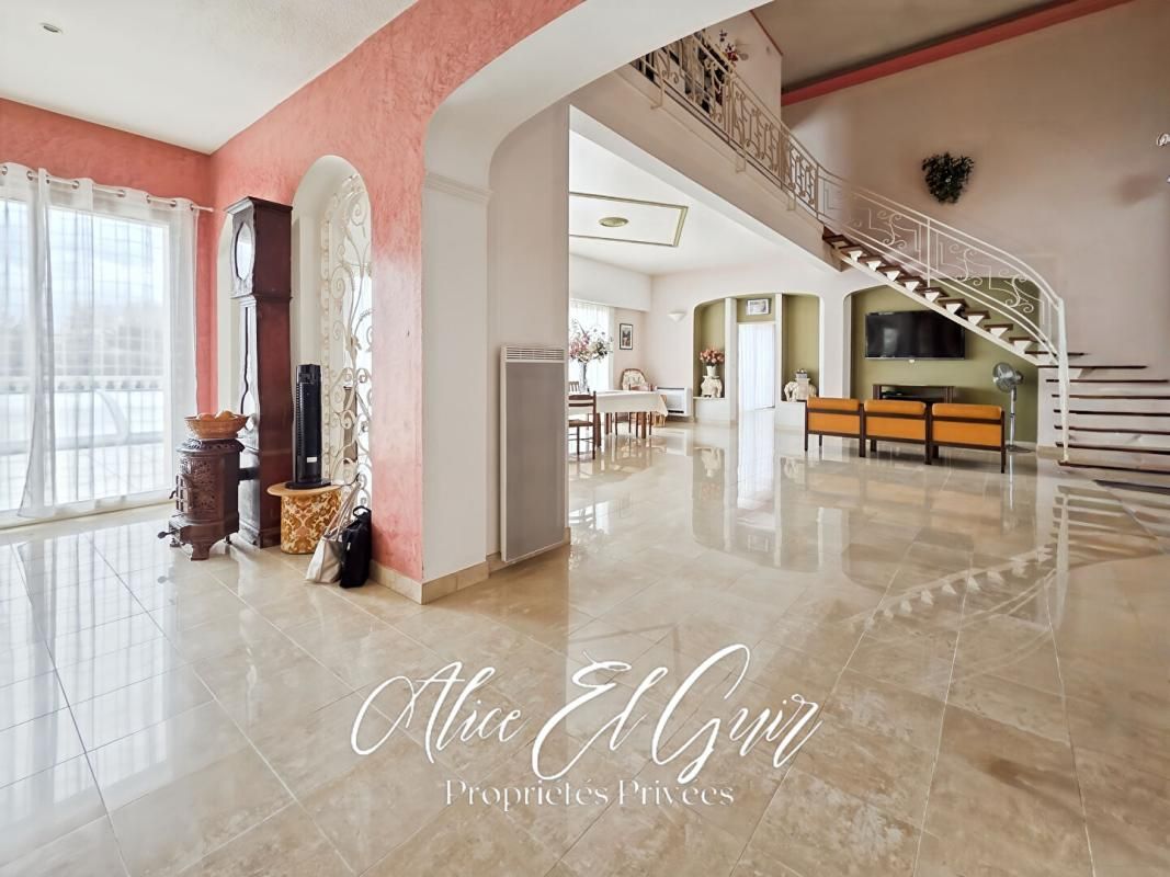 CARCASSONNE Maison Carcassonne 6 pièce(s) 210 m2 sur 1964 m² 4