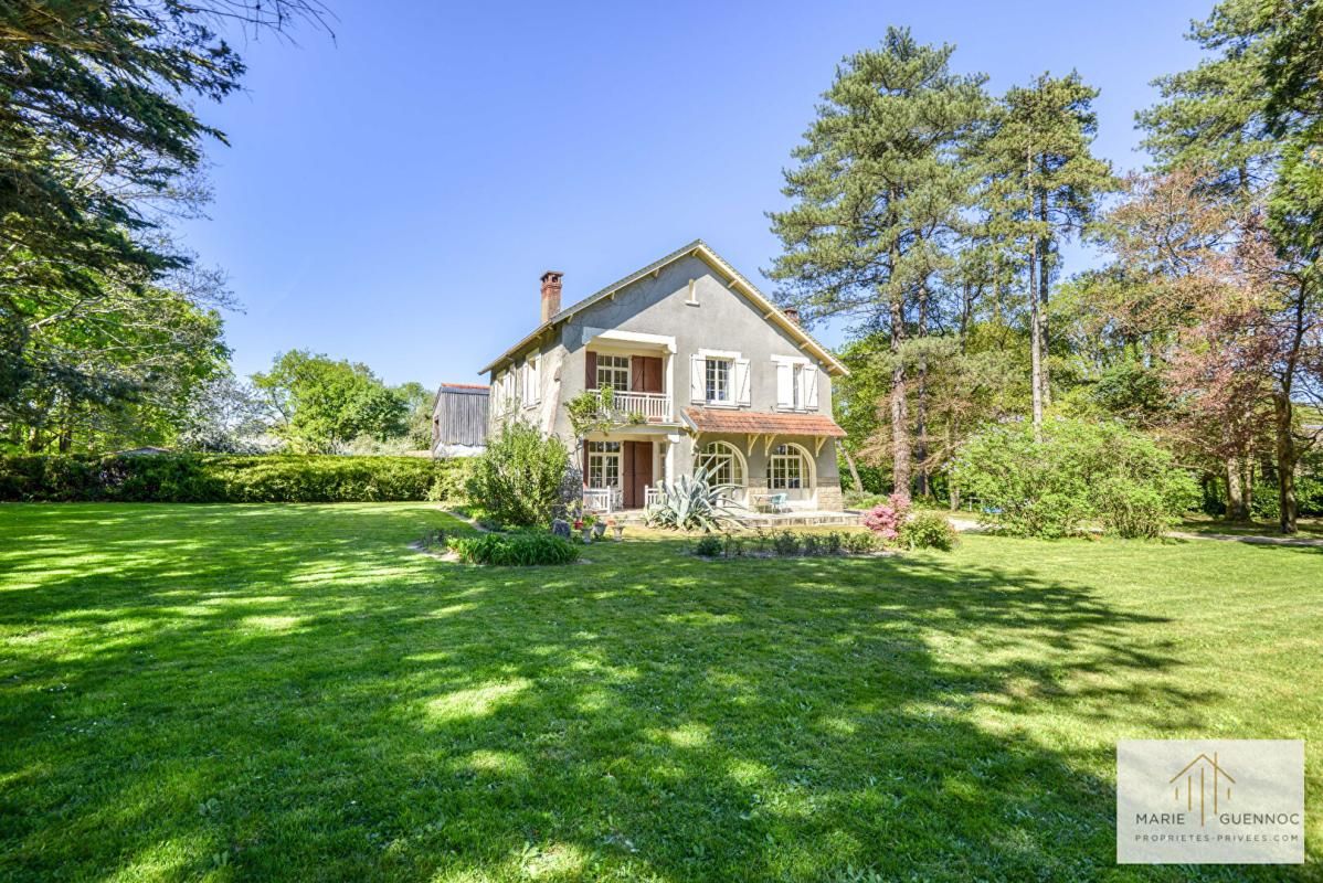 HAUTE-GOULAINE Propriété de 184m2 Haute Goulaine 7 pièce(s) avec dépendances 1