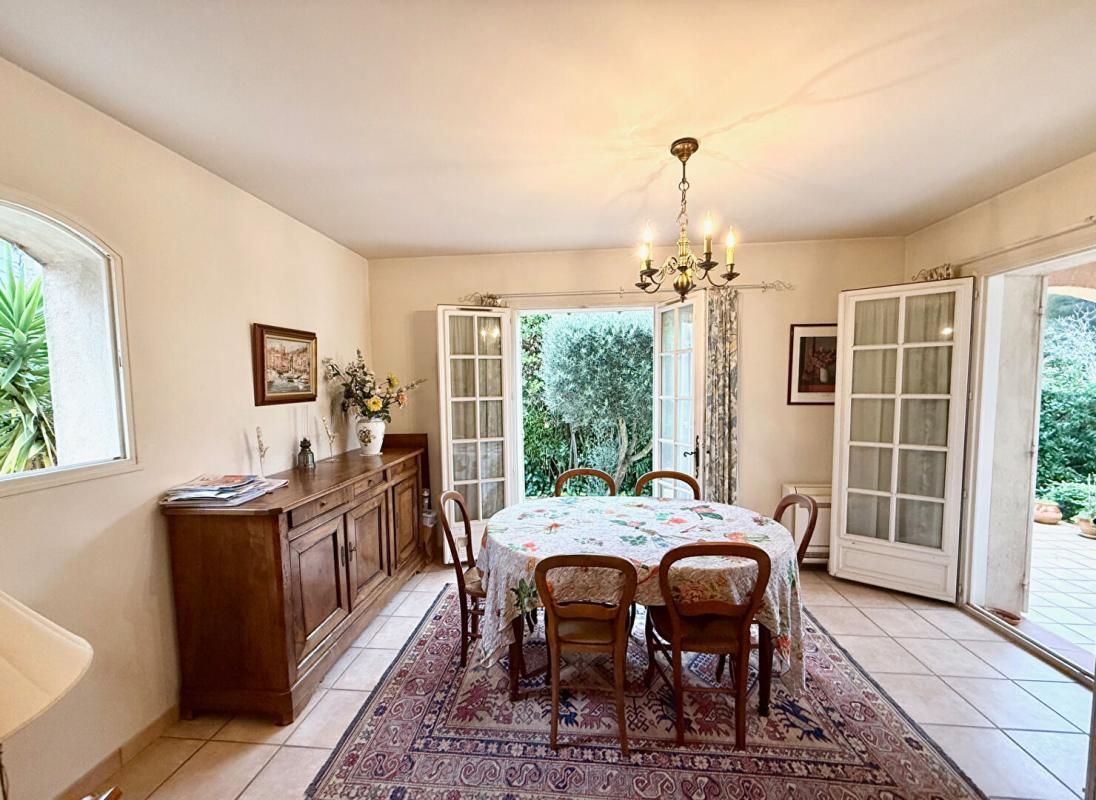 SIX-FOURS-LES-PLAGES Villa T6 indépendante au calme - 4 chambres et double garage - Proche mer 4