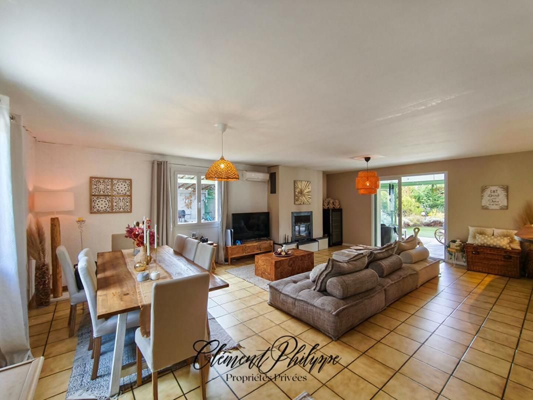 VILLEMOUSTAUSSOU Maison Villemoustaussou 7 pièces 5 chambres 3