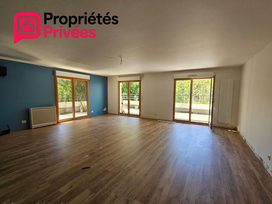 SEGRE Appartement Segre 5 pièce(s) 142 m2 2