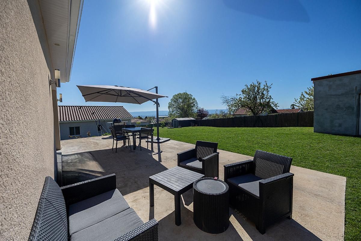 FEURS Villa récente  de plain-pied sur 1003 m² de terrain clos 1