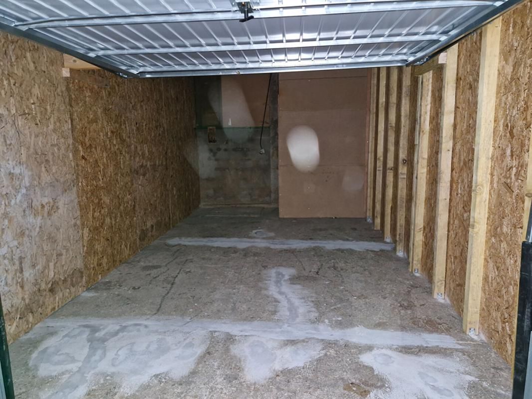 SAINT-JUST-EN-CHEVALET SAINT JUST EN CHEVALET - GARAGE 1