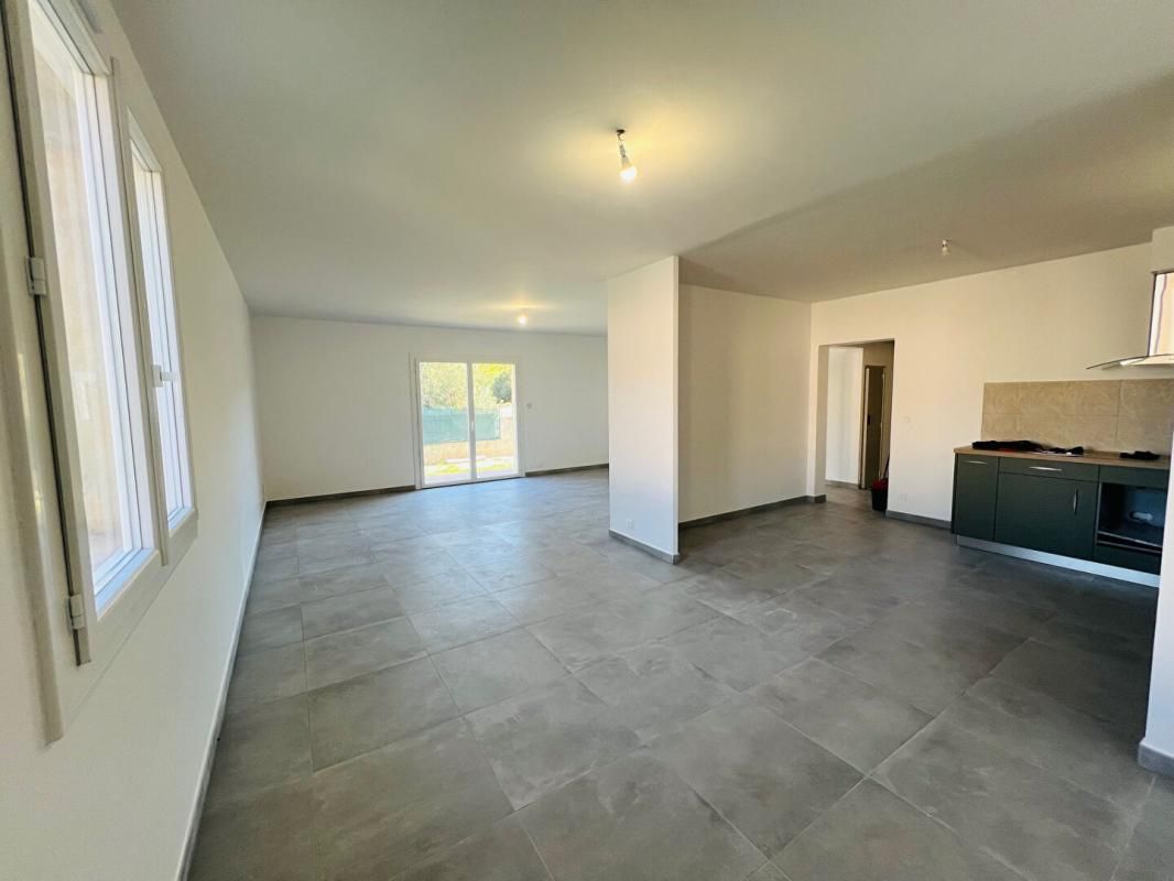 SAINT-MITRE-LES-REMPARTS Maison Saint Mitre Les Remparts 4 pièces 113 m2 3