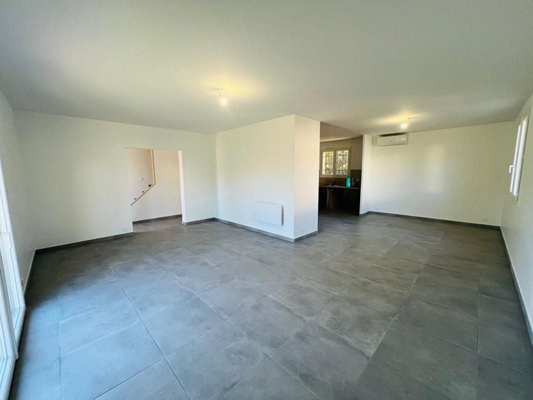 SAINT-MITRE-LES-REMPARTS Maison Saint Mitre Les Remparts 4 pièces 113 m2 4