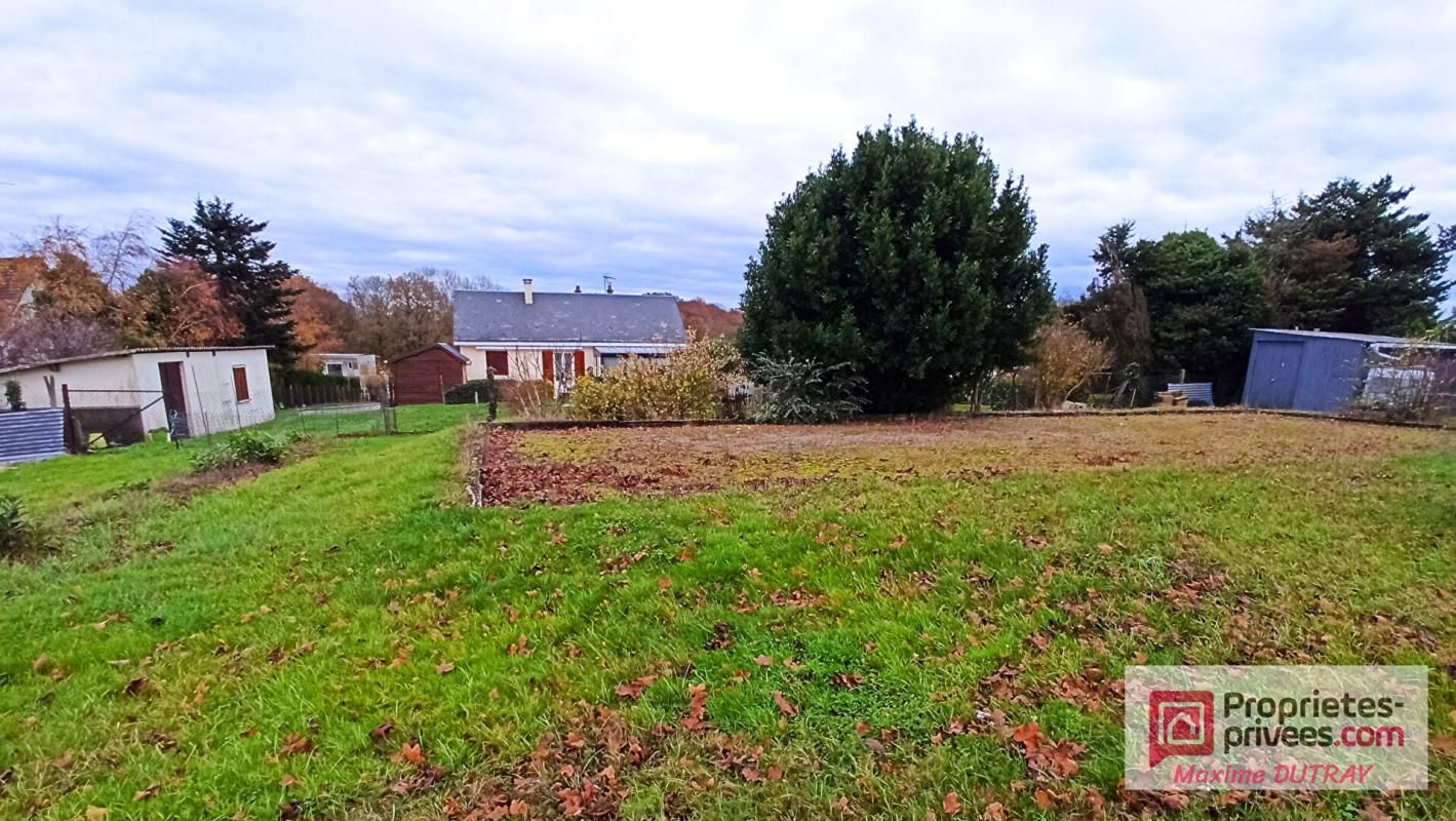 CHATEAU-RENAULT Terrain constructible, 2100m² 2