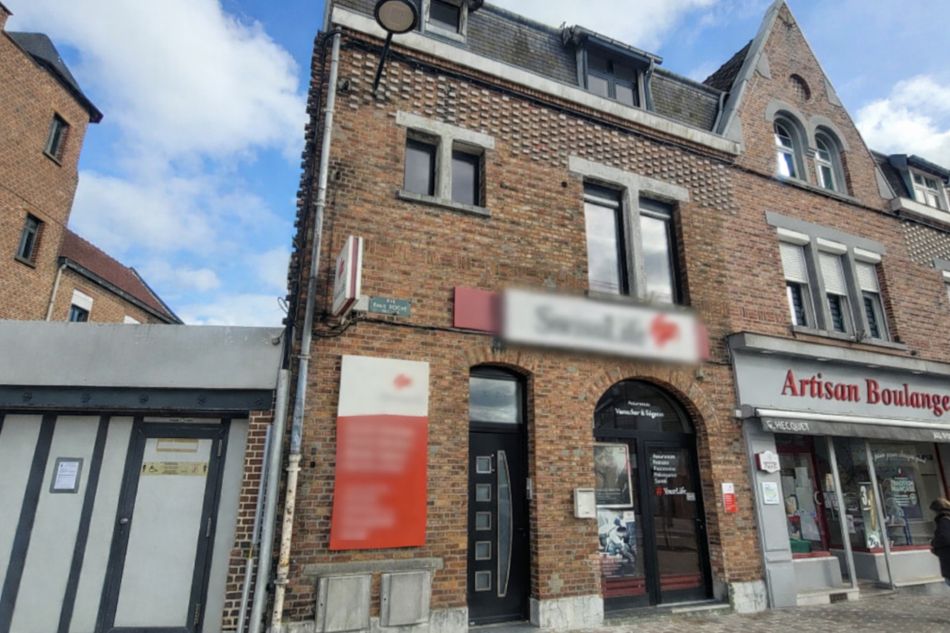 Immeuble mixte Estaires avec local commercial 100m² et 1T2 duplex