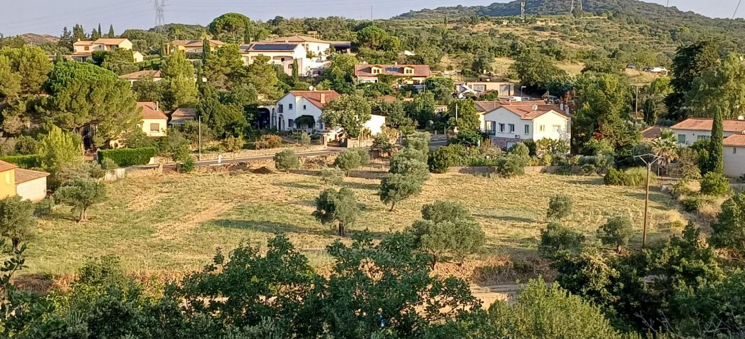 GABIAN Terrain constructible viabilisé de 670 m2 1