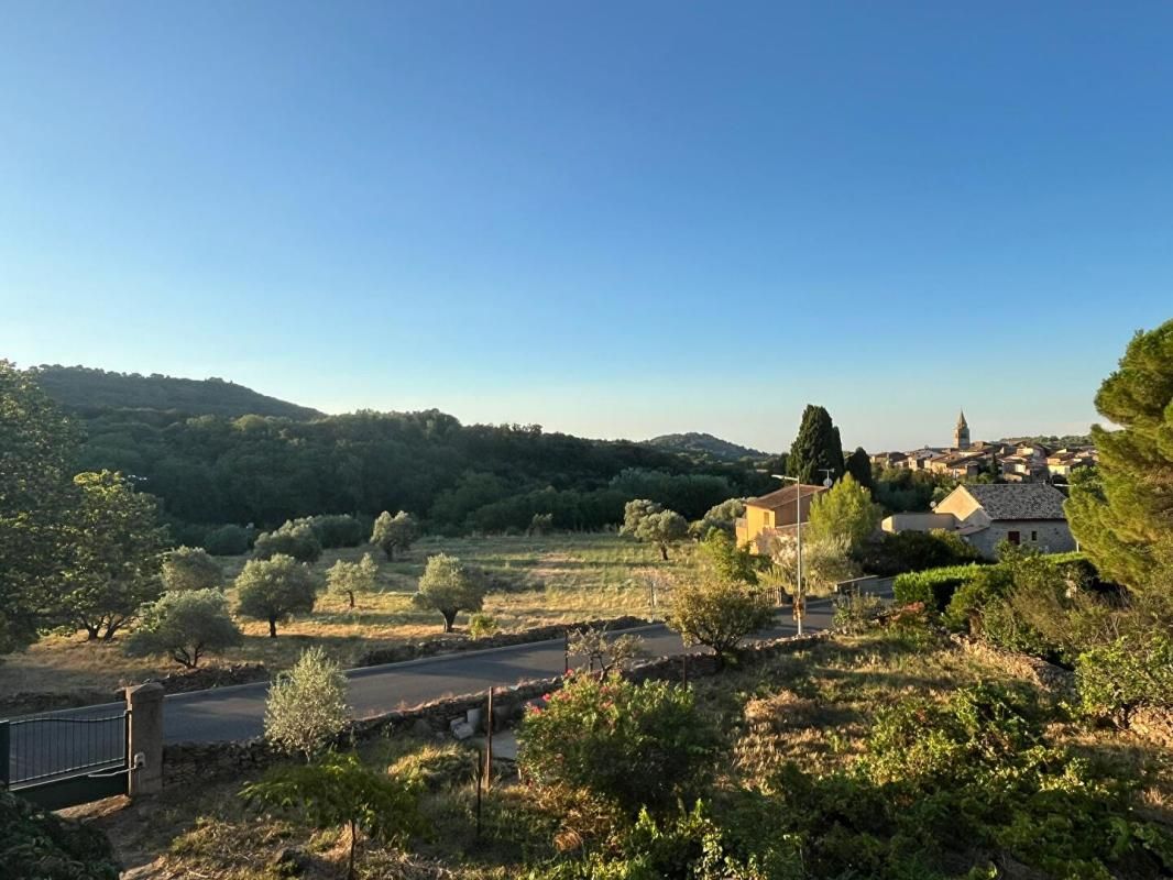 GABIAN Terrain constructible viabilisé de 670 m2 3