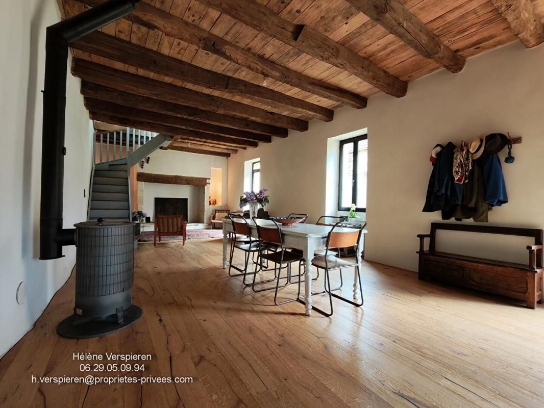 BEYNAC-ET-CAZENAC Maison 3 pièce(s) 99.54 m2 Dépendances 211 m2 terrain 3518 m2 4