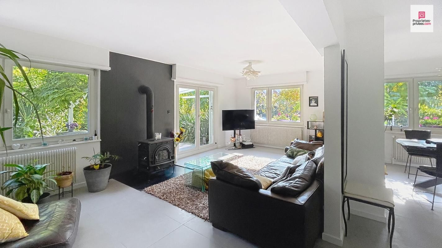 RIEDISHEIM Maison de ville à Riedisheim 6 pièces de 140 m2 2