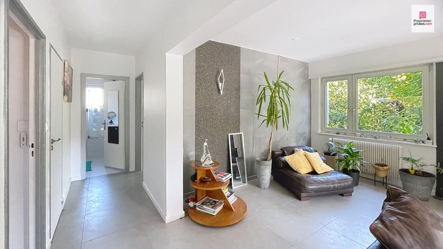 RIEDISHEIM Maison de ville à Riedisheim 6 pièces de 140 m2 3