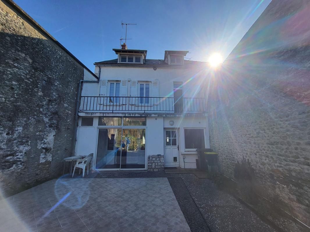 ETAMPES Maison de ville bourgeoise - 5 chambres - Grande grange et jardin paysagé 1