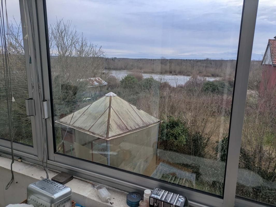 LA CHARITE-SUR-LOIRE pavillon deux chambres avec vue sur La Loire 2