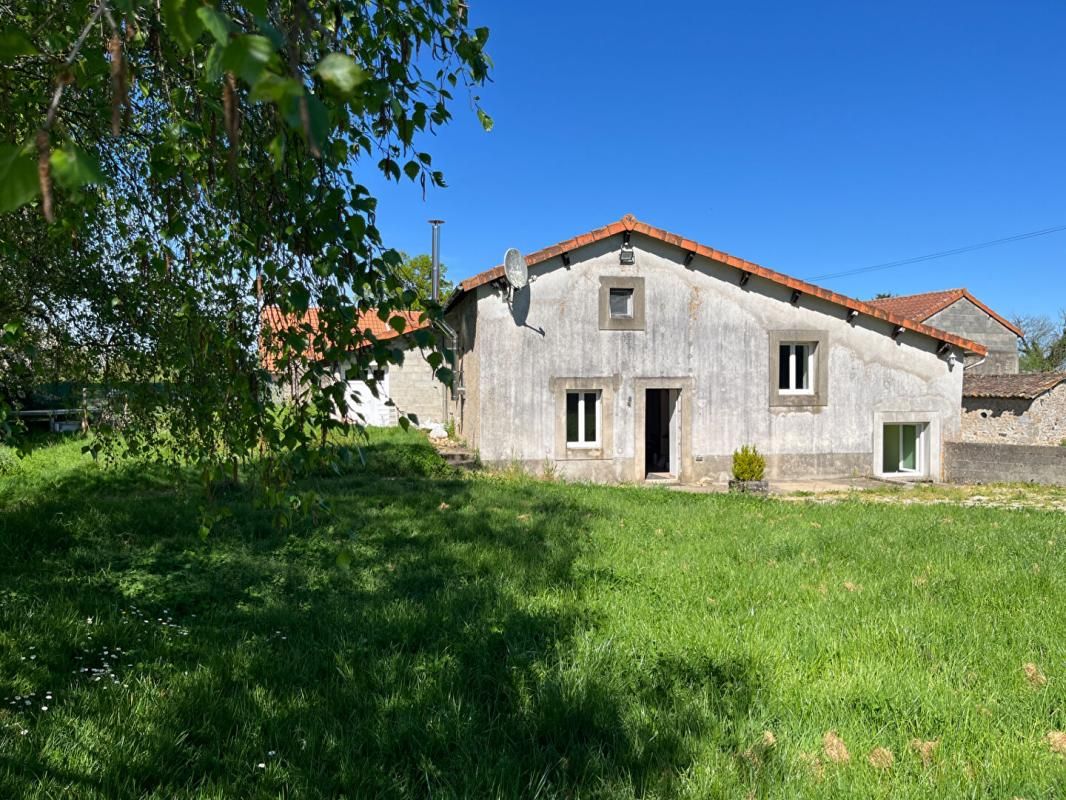 Maison de 120 m2 secteur Boivre la vallée, 4 chambres , jardin de 1900 m2, dépendances
