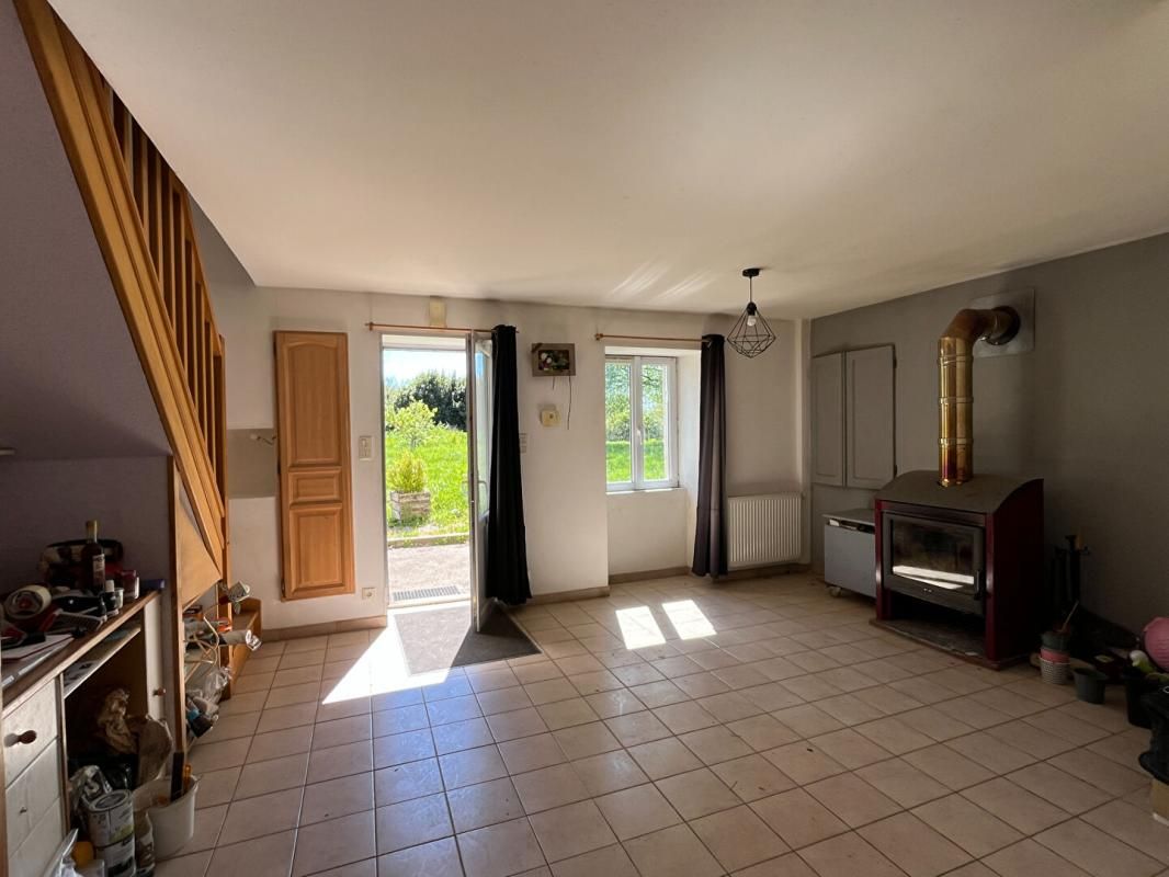 LAVAUSSEAU Maison de 120 m2 secteur Boivre la vallée, 4 chambres  , jardin de 1900 m2,  dépendances 2