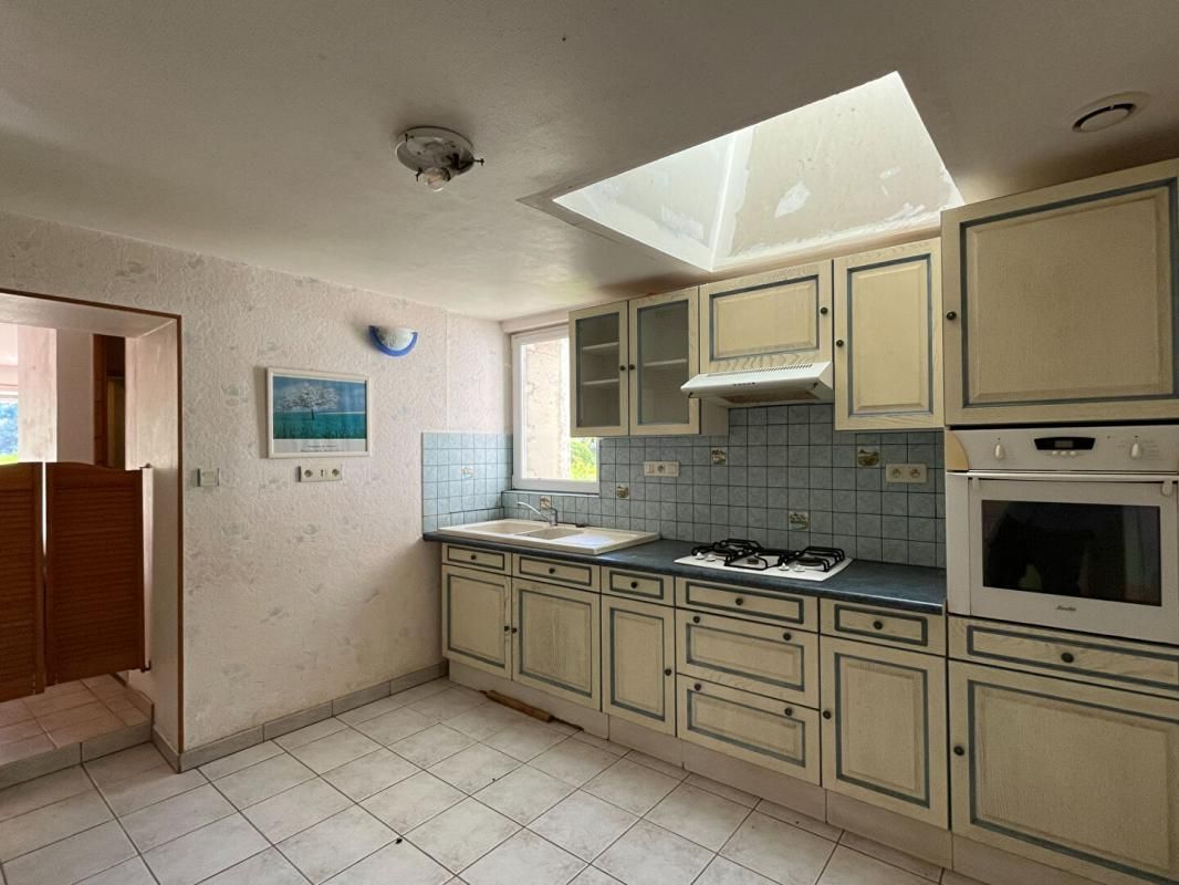 LAVAUSSEAU Maison de 120 m2 secteur Boivre la vallée, 4 chambres  , jardin de 1900 m2,  dépendances 3