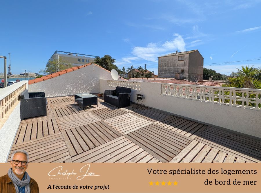 PORT-LA-NOUVELLE Ensemble immobilier avec cour intérieure et roof top vue Robine 1