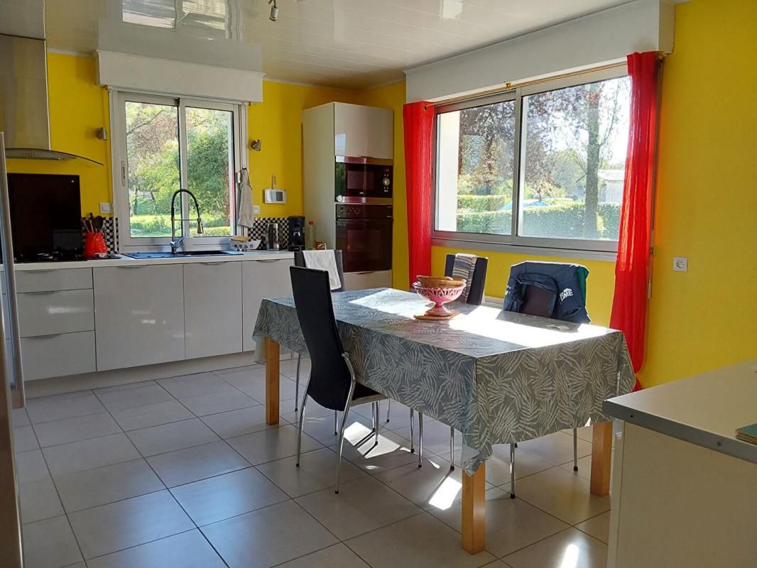 SPEZET Maison Spezet 8 pièce(s) 167 m2 4